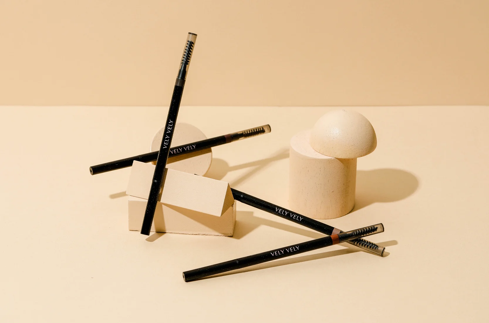 Брови — это важно: акцент в макияже, который меняет лицо