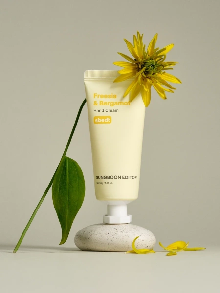 Sungboon Editor Парфюмированный крем для рук – фрезия и бергамот Freesia & Bergamot Handcream 30 гр фото 1