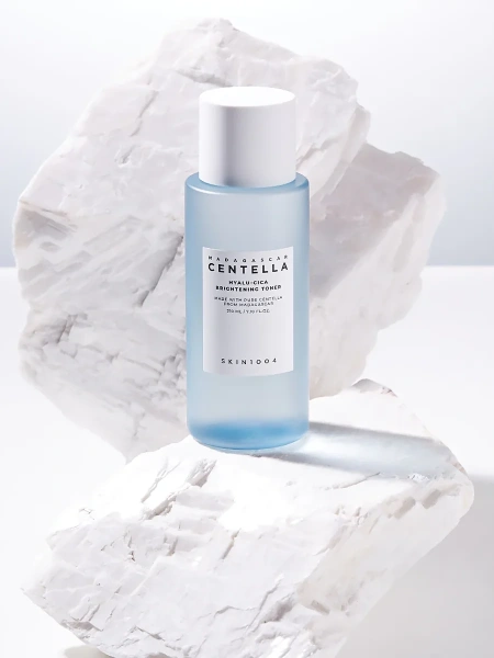 Skin 1004 Увлажняющий тонер для сияния кожи Madagascar Centella Hyalu-Cica Brightening Toner 210 мл фото 2