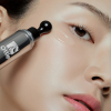 Ottie Крем для глаз против отеков с роллером Platinum Aura Roll-Up Eye Cream 15 мл фото 2