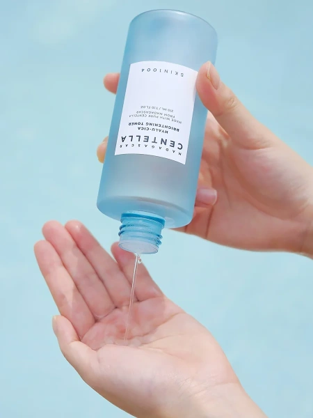 Skin 1004 Увлажняющий тонер для сияния кожи Madagascar Centella Hyalu-Cica Brightening Toner 210 мл фото 1