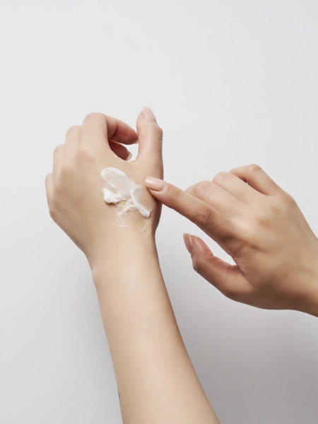 Arocell Регенерирующий антивозрастной крем для шеи и декольте с PDRN Super Neck Cream 80 гр фото 2