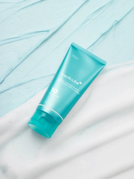 Medicube Очищающая пенка с азелаиновой кислотой и ниацинамидом Azelaic Acid Niacinamide Deep Clean Foam Cleanser 120 мл фото 1