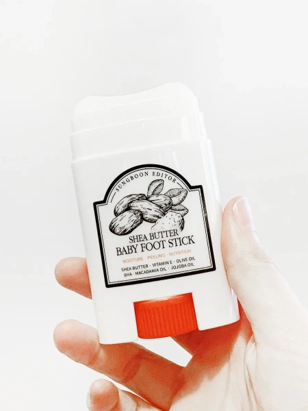 Sungboon Editor Отшелушивающий стик для ног с салициловой кислотой и маслом ши Shea Butter Baby Foot Stick 20 гр фото 4