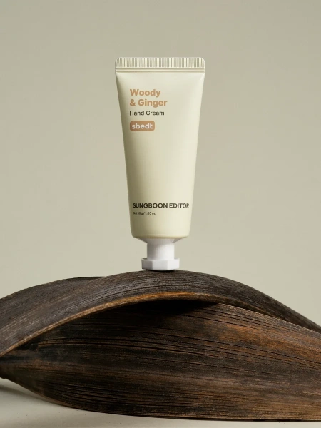 Sungboon Editor Парфюмированный крем для рук – древесина и имбирь Woody & Ginger Handcream 30 гр фото 1